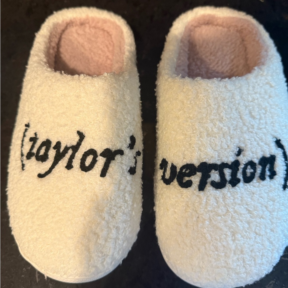 Taylor Swift Slippers Girls NWOT